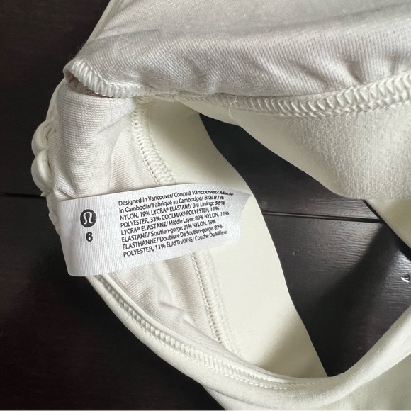 NWT Lululemon Sports Bra Size 6 Flow Y Bra Nulu - Picture 6 of 6
